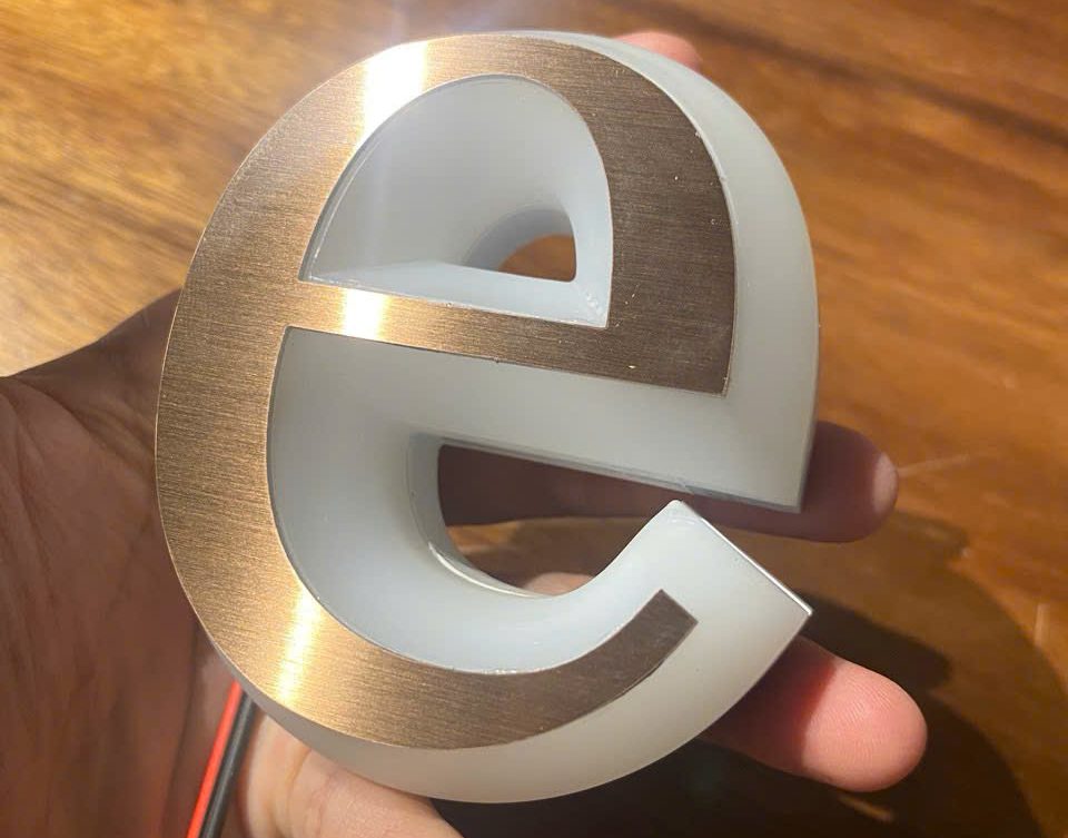 Gia công mica hút nổi